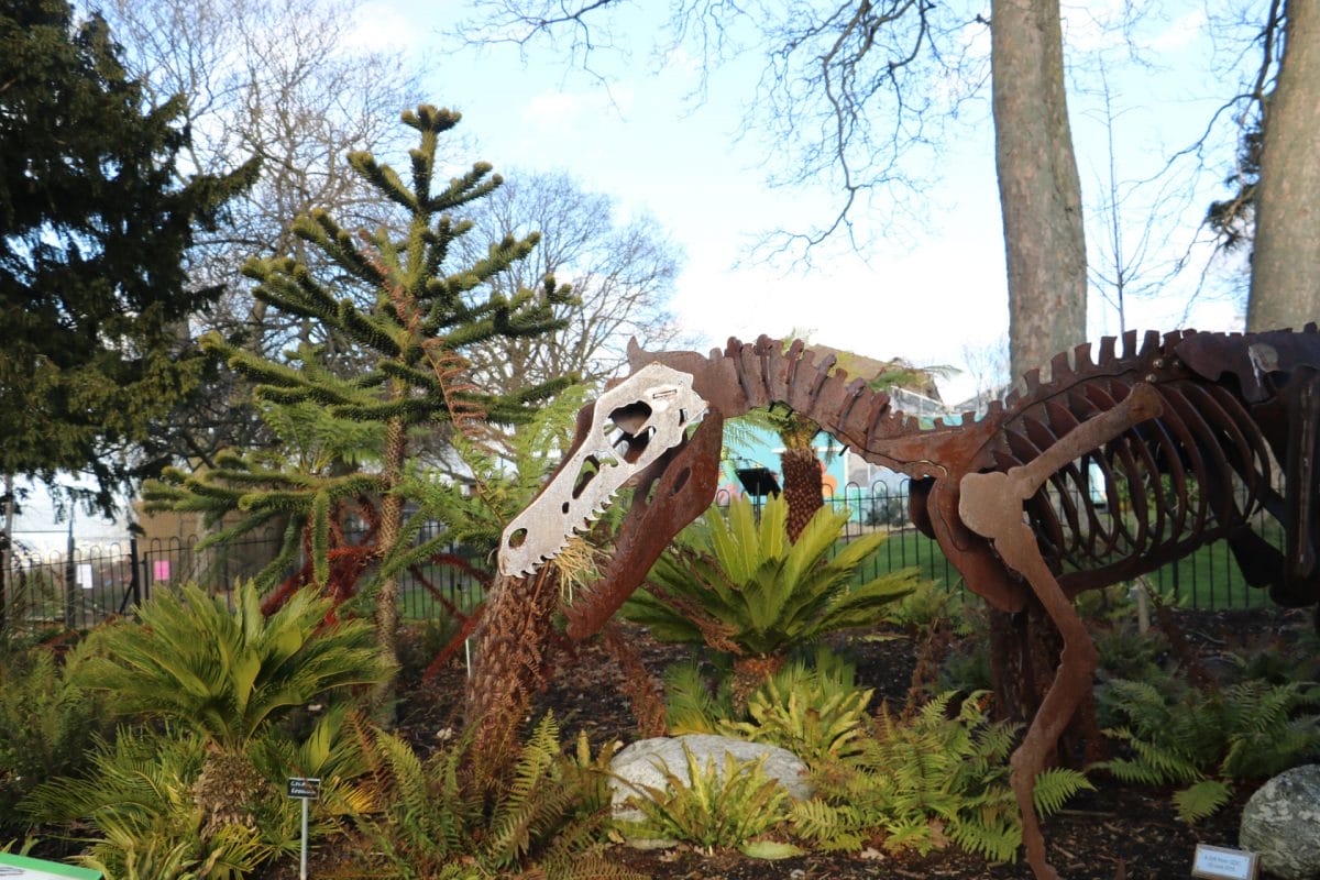 A metal model of a velociraptor skeleton