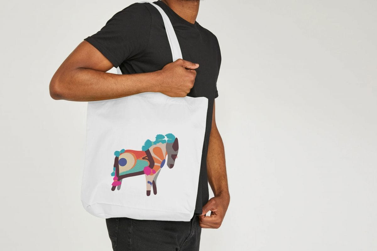 A model carrying a horse tote bag