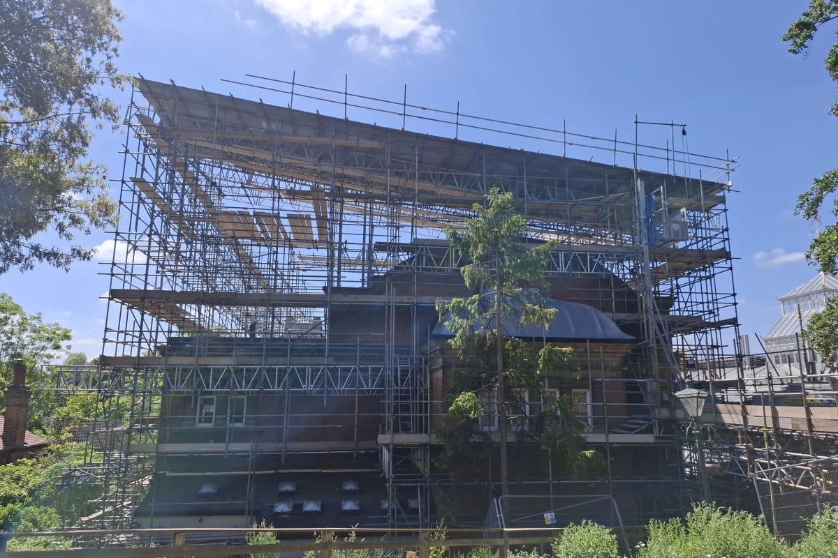 The external scaffolding runs 37m along the length of the gallery and up to 21m in height at the horniman. Photograph courtesy of Rooff.